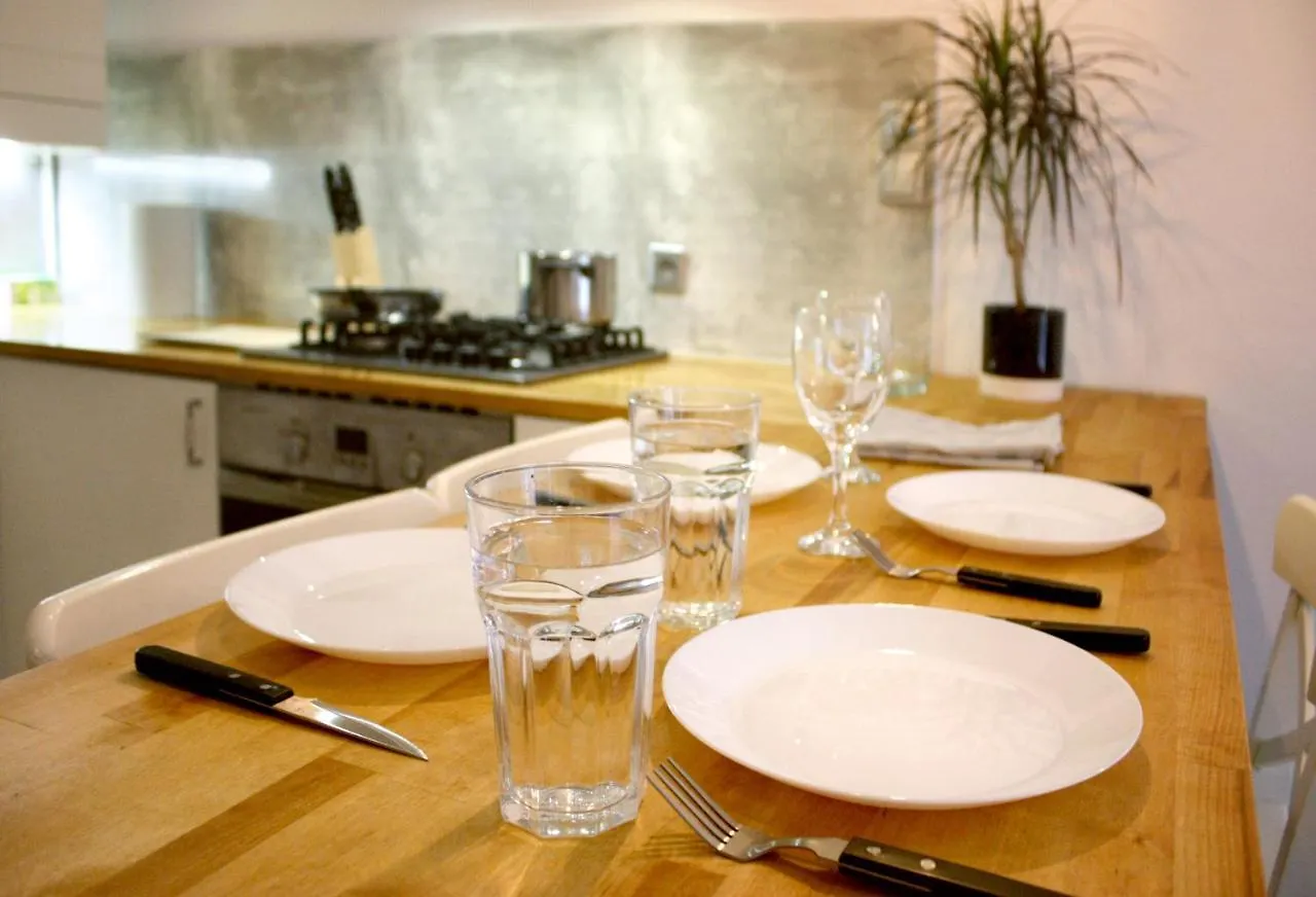Royal Lazienki. Beautiful Apartment By The Park. Varşova