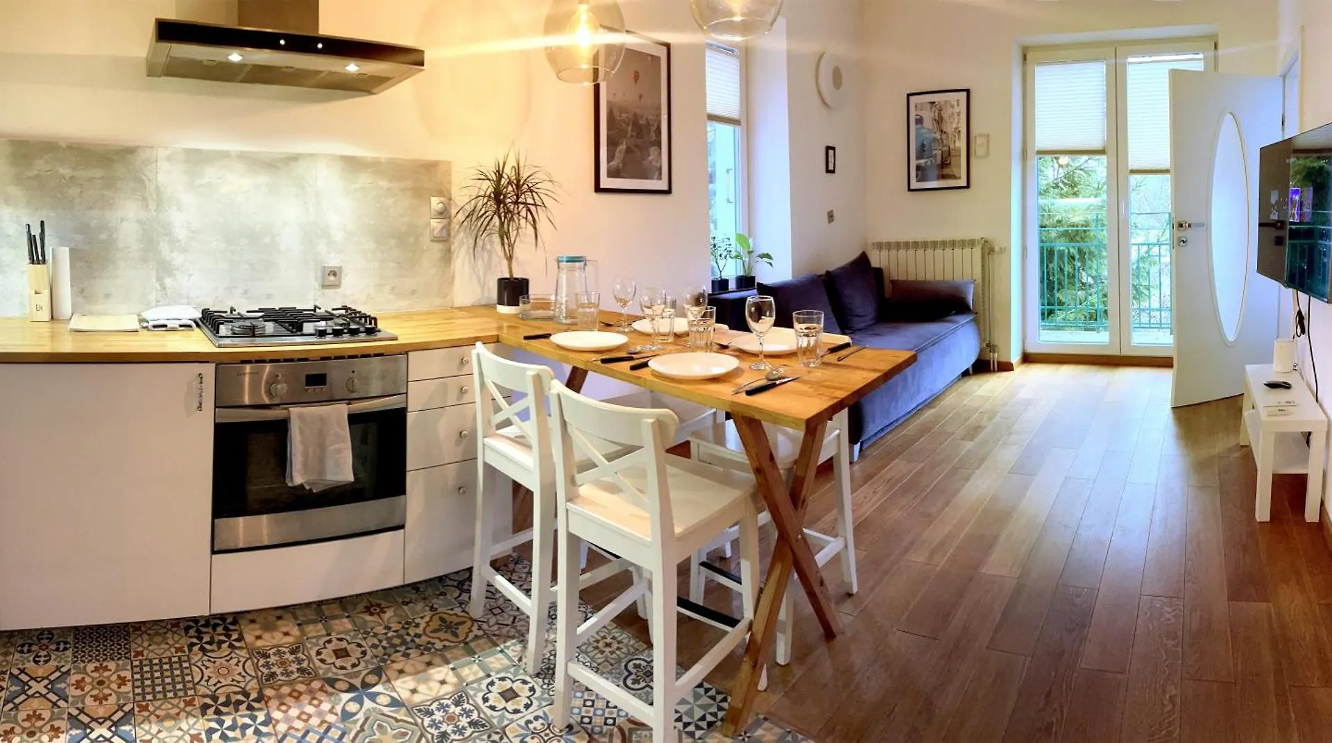 Royal Lazienki. Beautiful Apartment By The Park. Varşova